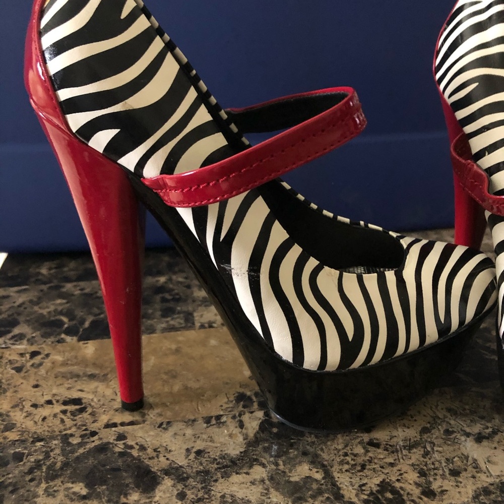 Women’s size 7 heels